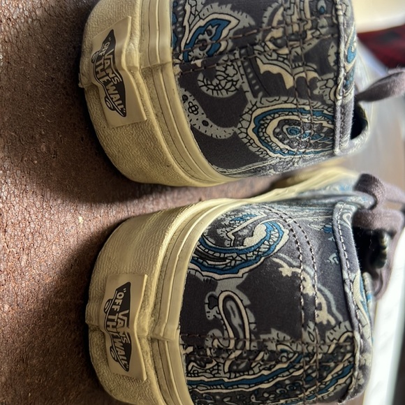 Blue Vans tennis shoes - Picture 3 of 4